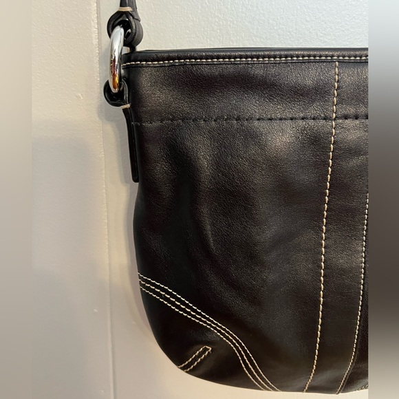 Coach black‎ contrast stitch swingpack crossbody excellent condition - Picture 4 of 12